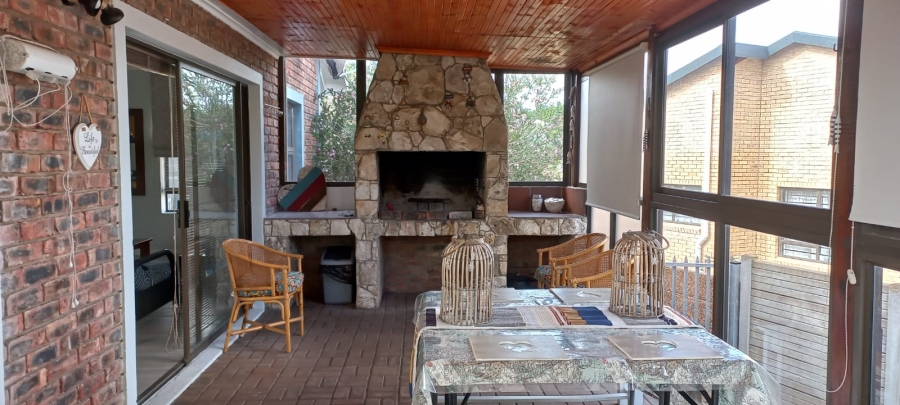 2 Bedroom Property for Sale in Stilbaai Wes Western Cape